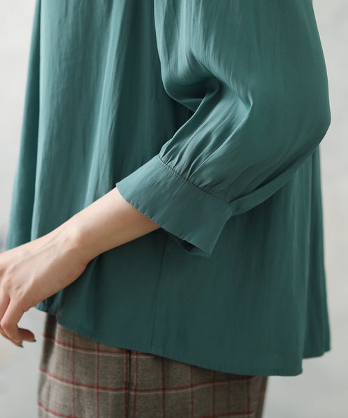 Gready Brilliant（グレディブリリアン）の「パウダーサテンギャザーブラウス（シャツ/ブラウス・レディース・モカ/ブルーグリーン/グレイッシュベージュ・FREE）」の10枚目の写真