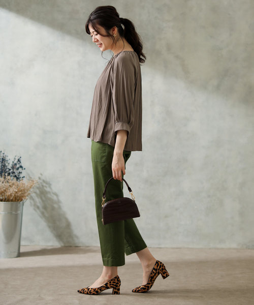 Gready Brilliant（グレディブリリアン）の「パウダーサテンギャザーブラウス（シャツ/ブラウス・レディース・モカ/ブルーグリーン/グレイッシュベージュ・FREE）」の4枚目の写真