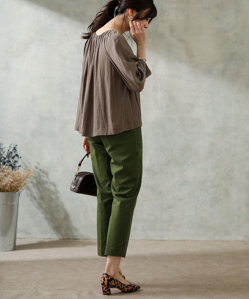 Gready Brilliant（グレディブリリアン）の「パウダーサテンギャザーブラウス（シャツ/ブラウス・レディース・モカ/ブルーグリーン/グレイッシュベージュ・FREE）」の5枚目の写真