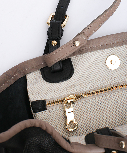 NANO universe（ナノユニバース）の「POPCORN/別注ショルダー付シンプルトート/L（トートバッグ・レディース・ブラック/グレイッシュベージュ/ネイビー・FREE）」の9枚目の写真