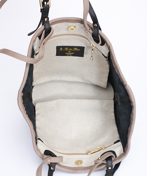 NANO universe（ナノユニバース）の「POPCORN/別注ショルダー付シンプルトート/L（トートバッグ・レディース・ブラック/グレイッシュベージュ/ネイビー・FREE）」の13枚目の写真