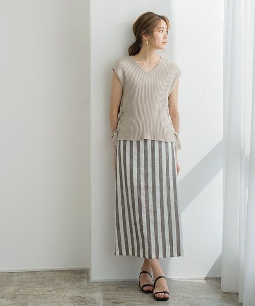 Pierrot(ピエロ)の「サイドレースアップフレンチスリーブニット(ベスト・レディース・ブラック/アイボリー/モカ/グレイッシュベージュ・M)」の11枚目の写真