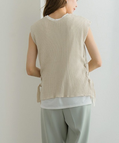 Pierrot(ピエロ)の「サイドレースアップフレンチスリーブニット(ベスト・レディース・ブラック/アイボリー/モカ/グレイッシュベージュ・M)」の5枚目の写真