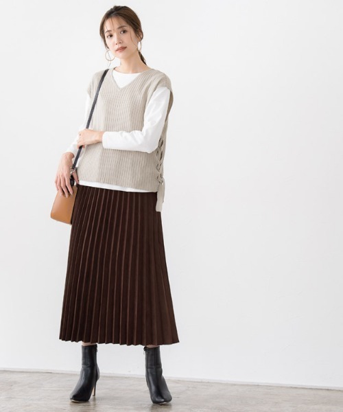 Pierrot(ピエロ)の「サイドレースアップフレンチスリーブニット(ベスト・レディース・ブラック/アイボリー/モカ/グレイッシュベージュ・M)」の21枚目の写真