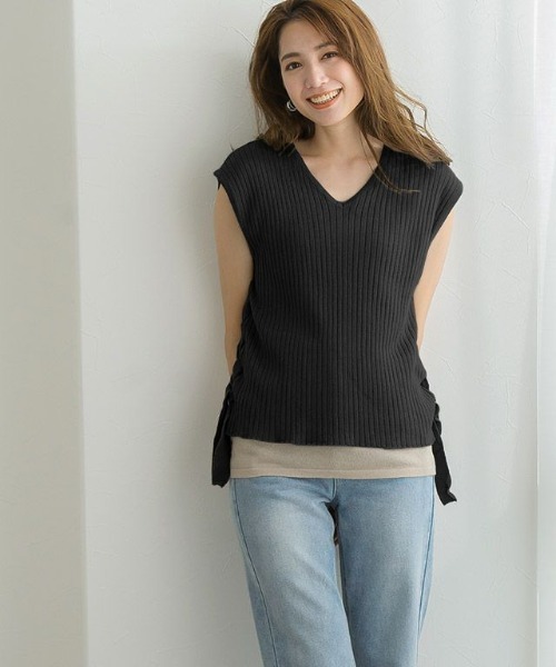 Pierrot(ピエロ)の「サイドレースアップフレンチスリーブニット(ベスト・レディース・ブラック/アイボリー/モカ/グレイッシュベージュ・M)」の20枚目の写真