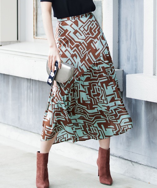 RANAN（ラナン）の「幾何柄アシメトリースカート（スカート・レディース・ブラック系その他/グリーン系その他・64/67/70/61/73）」の2枚目の写真