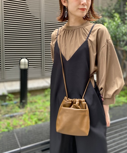 prose verse(プロズヴェール)の「エコレザー巾着ミニショルダーバッグ(トートバッグ・レディース・ブラウン/ブルー/ブラック・フリ-)」の3枚目の写真