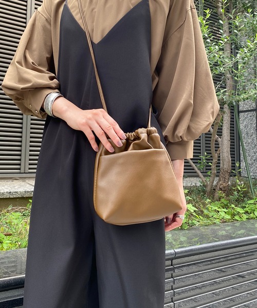 prose verse(プロズヴェール)の「エコレザー巾着ミニショルダーバッグ(トートバッグ・レディース・ブラウン/ブルー/ブラック・フリ-)」の15枚目の写真