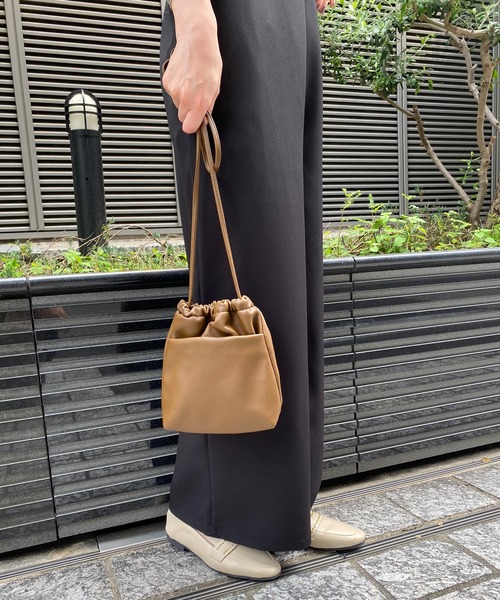 prose verse(プロズヴェール)の「エコレザー巾着ミニショルダーバッグ(トートバッグ・レディース・ブラウン/ブルー/ブラック・フリ-)」の16枚目の写真