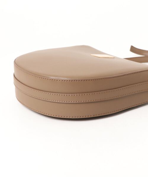 Alluge（アルージュ）の「ハーフムーンショルダーバッグ（ショルダーバッグ・レディース・ブラウン・FREE）」の7枚目の写真