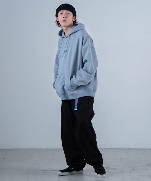 WEGO(ウィゴー)の「WEGO/レトロヒューマンロゴプルパーカー(パーカー・メンズ・サックスブルー/アイボリー/スミクロ/グリーン・MEDIUM/LARGE)」の11枚目の写真