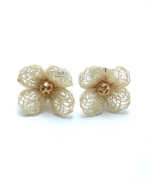 チチカカ(チチカカ)の「アバカフラワーピアス(ピアス(両耳用)・レディース・ブルー/ホワイト/オレンジ・FREE)」の5枚目の写真