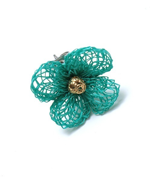 チチカカ(チチカカ)の「アバカフラワーピアス(ピアス(両耳用)・レディース・ブルー/ホワイト/オレンジ・FREE)」の8枚目の写真