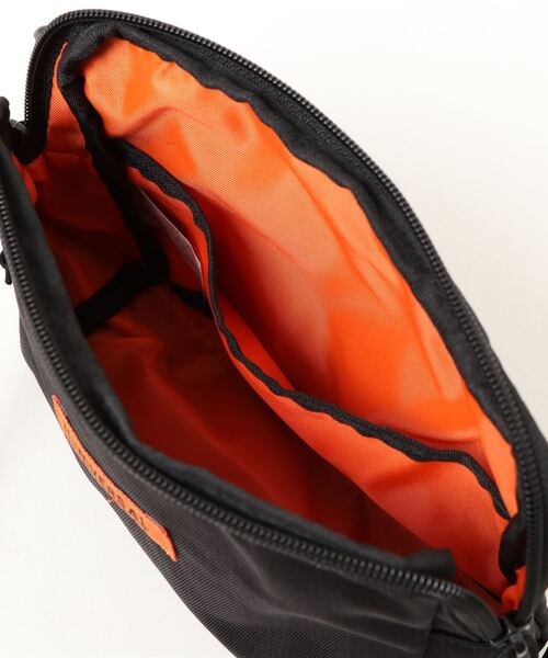 UNIVERSAL OVERALL(ユニバーサルオーバーオール)の「【UNIVERSAL OVERALL】デルタサコッチ(ショルダーバッグ・メンズ・カーキ/ブラック/ベージュ/グリーン/その他/グレイッシュブルー/チャコールグレー/アイボリー/オレンジ/ネイビー/ライトグリーン・FREE)」の14枚目の写真