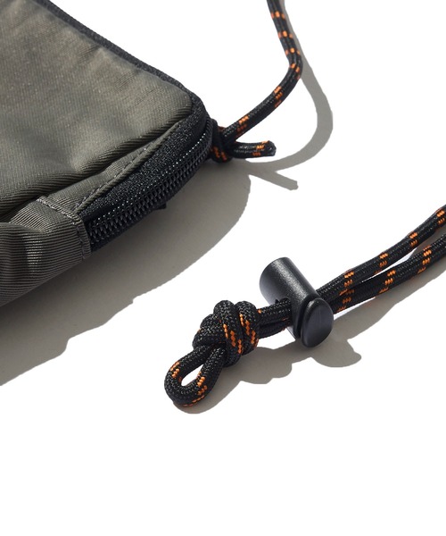 UNIVERSAL OVERALL(ユニバーサルオーバーオール)の「【UNIVERSAL OVERALL】デルタサコッチ(ショルダーバッグ・メンズ・カーキ/ブラック/ベージュ/グリーン/その他/グレイッシュブルー/チャコールグレー/アイボリー/オレンジ/ネイビー/ライトグリーン・FREE)」の17枚目の写真