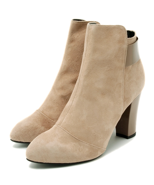 STUDIOUS(ステュディオス)の「バックベルト付ショートブーティ(ブーツ・レディース・ブラック/ベージュ・SMALL/LARGE/MEDIUM)」の1枚目の写真