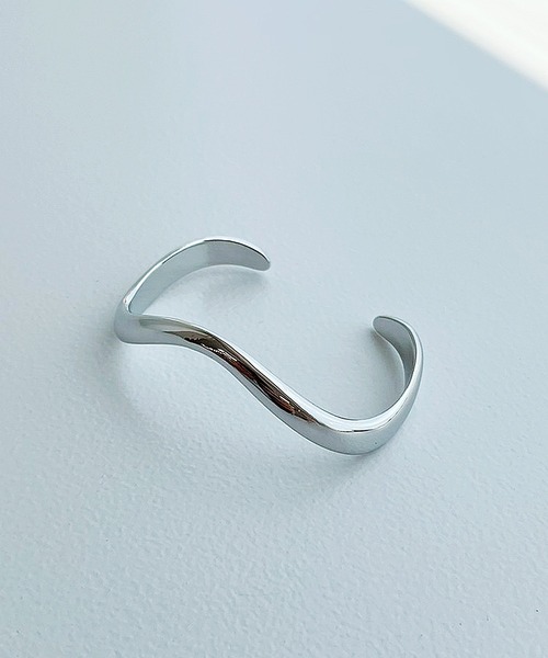 apres jour mignon(アプレジュールミニョン)の「【apresjour mignon×ARIAZ】変形バングル(バングル/リストバンド・レディース・シルバー・ONESIZE)」の2枚目の写真