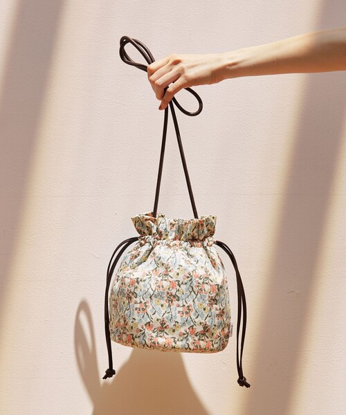 J.PRESS(ジェイプレス)の「【WEB限定】LIBERTY キンチャクバッグ(ハンドバッグ・レディース・ベージュ系5/サックスブルー系5・F)」の2枚目の写真