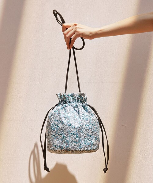 J.PRESS(ジェイプレス)の「【WEB限定】LIBERTY キンチャクバッグ(ハンドバッグ・レディース・ベージュ系5/サックスブルー系5・F)」の1枚目の写真