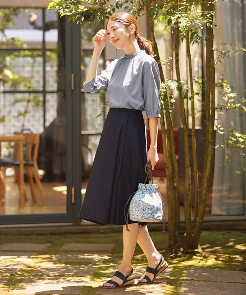 J.PRESS(ジェイプレス)の「【WEB限定】LIBERTY キンチャクバッグ(ハンドバッグ・レディース・ベージュ系5/サックスブルー系5・F)」の5枚目の写真