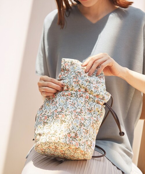 J.PRESS(ジェイプレス)の「【WEB限定】LIBERTY キンチャクバッグ(ハンドバッグ・レディース・ベージュ系5/サックスブルー系5・F)」の7枚目の写真