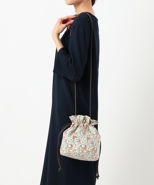 J.PRESS(ジェイプレス)の「【WEB限定】LIBERTY キンチャクバッグ(ハンドバッグ・レディース・ベージュ系5/サックスブルー系5・F)」の21枚目の写真