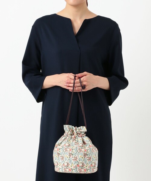 J.PRESS(ジェイプレス)の「【WEB限定】LIBERTY キンチャクバッグ(ハンドバッグ・レディース・ベージュ系5/サックスブルー系5・F)」の22枚目の写真