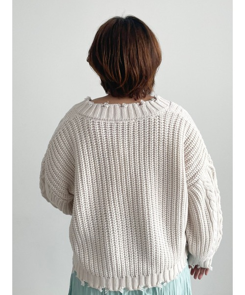 SLURR（スラ―）の「【大きいサイズ】ダメージケーブルショート丈ニット（ニット/セーター・レディース・ライトブルー/オフホワイト/ラベンダー・L）」の20枚目の写真