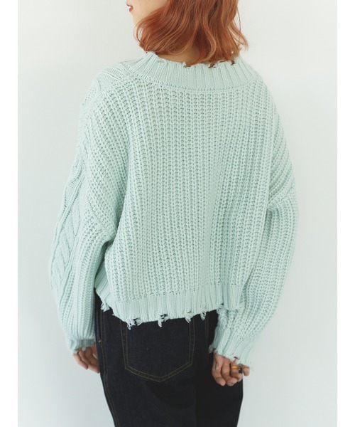 SLURR（スラ―）の「【大きいサイズ】ダメージケーブルショート丈ニット（ニット/セーター・レディース・ライトブルー/オフホワイト/ラベンダー・L）」の14枚目の写真