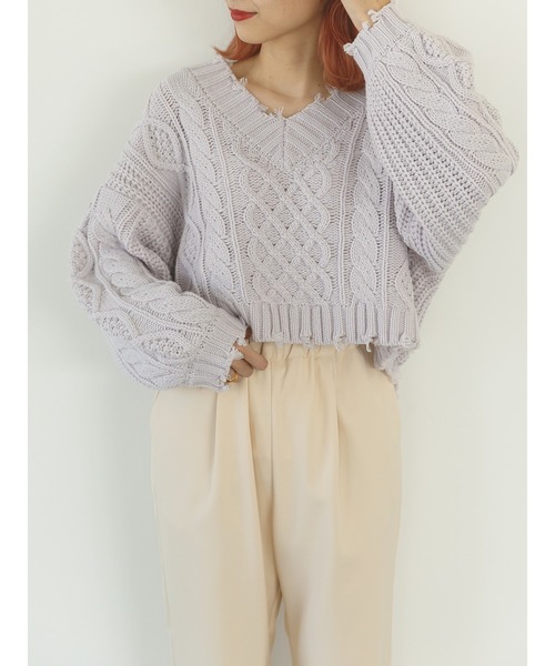SLURR（スラ―）の「【大きいサイズ】ダメージケーブルショート丈ニット（ニット/セーター・レディース・ライトブルー/オフホワイト/ラベンダー・L）」の13枚目の写真