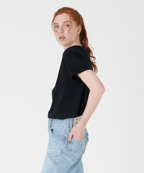 Levi's(リーバイス)の「Levi's/リーバイス THE PERFECT TEE CUSTOMIZATION TEE BLACK(Tシャツ/カットソー・レディース・ブラック・M/L/XS/S)」の12枚目の写真