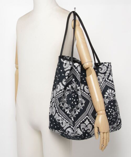 Figments（フィグメンツ）の「バンダナ柄ビッグトートバッグ（トートバッグ・レディース・ブラック・FREE）」の5枚目の写真