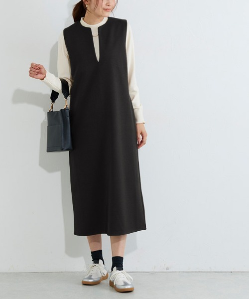 Pierrot（ピエロ）の「ウールタッチVネックジャンパースカート（ジャンパースカート・レディース・ダークブラウン/グレイッシュベージュ/キャメル/チャコール/モカ/ブラック/ネイビー/ライトグレー/アイボリー/ライトベージュ・M/L）」の18枚目の写真