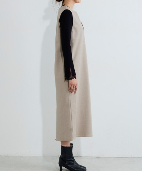 Pierrot（ピエロ）の「ウールタッチVネックジャンパースカート（ジャンパースカート・レディース・ダークブラウン/グレイッシュベージュ/キャメル/チャコール/モカ/ブラック/ネイビー/ライトグレー/アイボリー/ライトベージュ・M/L）」の12枚目の写真