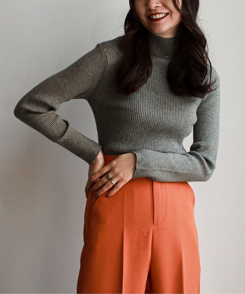 feepur（フェピュール）の「《ウォッシャブル》ベーシックハイネックリブニット（ニット/セーター・レディース・ミント/ピンクベージュ/ベージュ/チャコールグレー/ブルー/ブラック/オフホワイト・MEDIUM）」の4枚目の写真