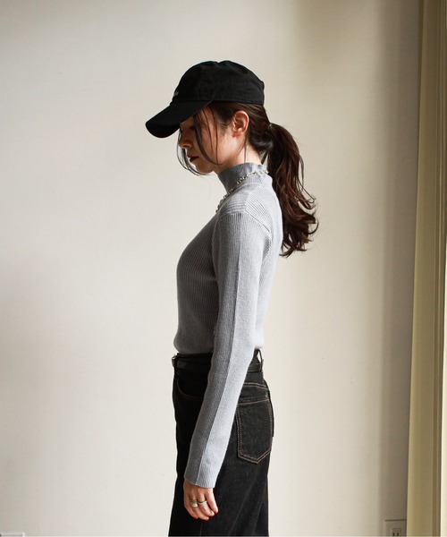 feepur（フェピュール）の「《ウォッシャブル》ベーシックハイネックリブニット（ニット/セーター・レディース・ミント/ピンクベージュ/ベージュ/チャコールグレー/ブルー/ブラック/オフホワイト・MEDIUM）」の16枚目の写真