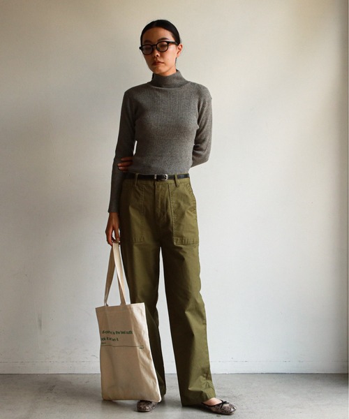 feepur（フェピュール）の「《ウォッシャブル》ベーシックハイネックリブニット（ニット/セーター・レディース・ミント/ピンクベージュ/ベージュ/チャコールグレー/ブルー/ブラック/オフホワイト・MEDIUM）」の15枚目の写真