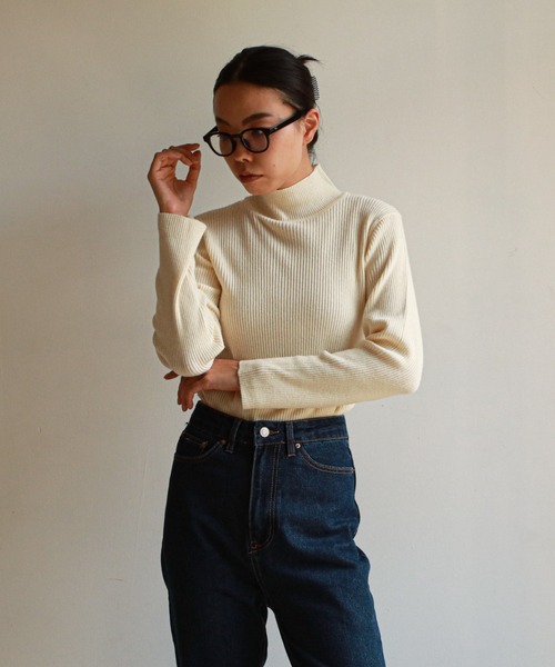 feepur（フェピュール）の「《ウォッシャブル》ベーシックハイネックリブニット（ニット/セーター・レディース・ミント/ピンクベージュ/ベージュ/チャコールグレー/ブルー/ブラック/オフホワイト・MEDIUM）」の17枚目の写真