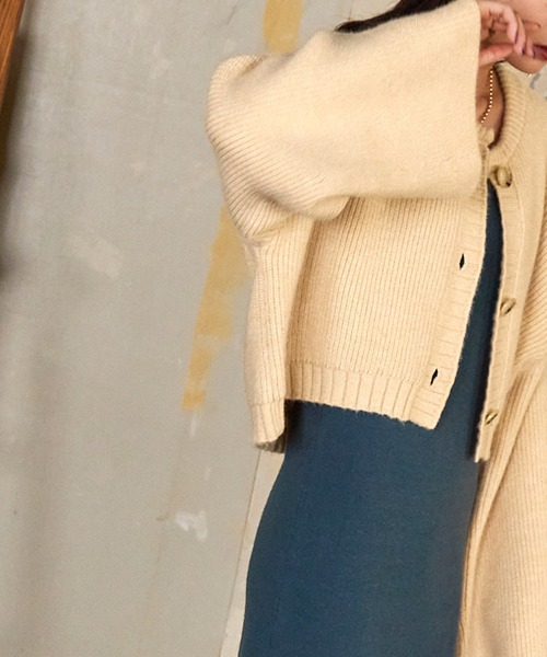Keeepy(キーピー)の「【Keeepy】wide sleeve cropped cardigan(カーディガン/ボレロ・レディース・エンジ/アイボリー・FREE)」の3枚目の写真