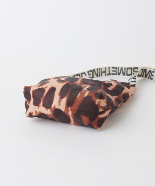 SOMETHING（サムシング）の「【SOMETHING/サムシング】TOKYO SOME GIRLS BODY POUCH（ショルダーバッグ・レディース・ブラウン・FREE）」の8枚目の写真