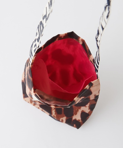 SOMETHING（サムシング）の「【SOMETHING/サムシング】TOKYO SOME GIRLS BODY POUCH（ショルダーバッグ・レディース・ブラウン・FREE）」の7枚目の写真