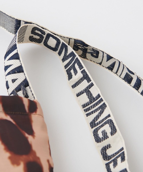 SOMETHING（サムシング）の「【SOMETHING/サムシング】TOKYO SOME GIRLS BODY POUCH（ショルダーバッグ・レディース・ブラウン・FREE）」の4枚目の写真