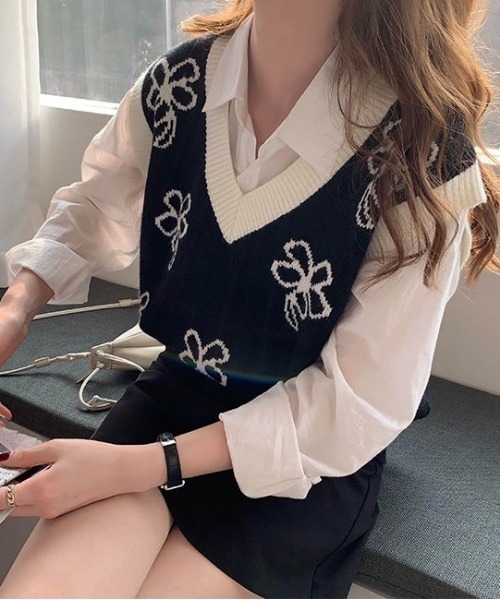 SONA（ソナ）の「SONYUNARA Ｖネックフラワーニットベスト（ベスト・レディース・イエロー/ミント/ブラウン/ブラック・FREE）」の5枚目の写真