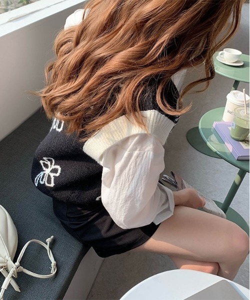 SONA（ソナ）の「SONYUNARA Ｖネックフラワーニットベスト（ベスト・レディース・イエロー/ミント/ブラウン/ブラック・FREE）」の7枚目の写真