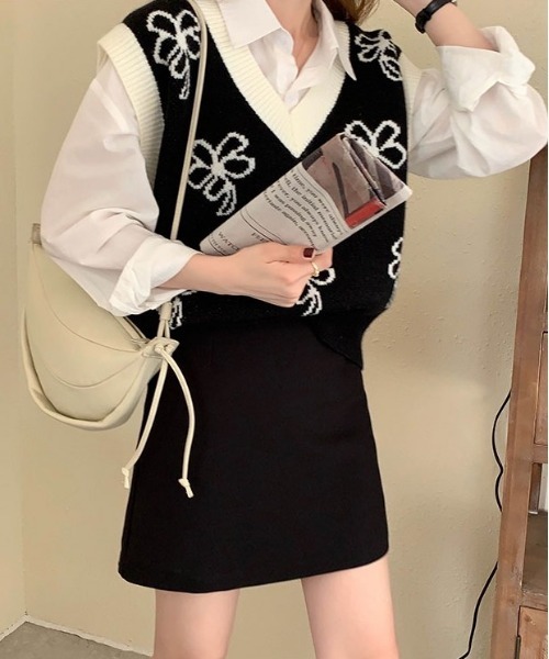 SONA（ソナ）の「SONYUNARA Ｖネックフラワーニットベスト（ベスト・レディース・イエロー/ミント/ブラウン/ブラック・FREE）」の10枚目の写真