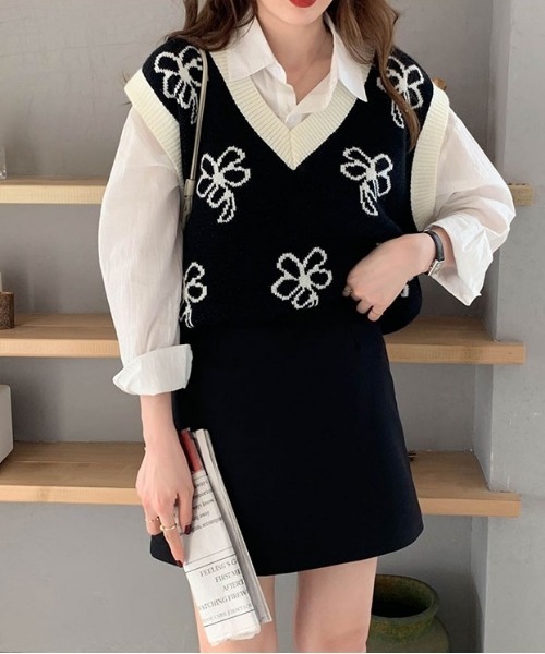 SONA（ソナ）の「SONYUNARA Ｖネックフラワーニットベスト（ベスト・レディース・イエロー/ミント/ブラウン/ブラック・FREE）」の11枚目の写真