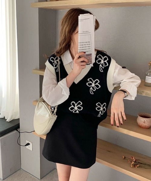 SONA（ソナ）の「SONYUNARA Ｖネックフラワーニットベスト（ベスト・レディース・イエロー/ミント/ブラウン/ブラック・FREE）」の12枚目の写真