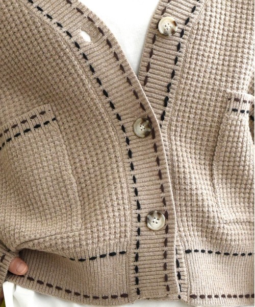 LHELBIE（レルビエ）の「ダブルステッチカーディガン（カーディガン/ボレロ・レディース・オフホワイト/ベージュ/ダークグレー・M）」の19枚目の写真