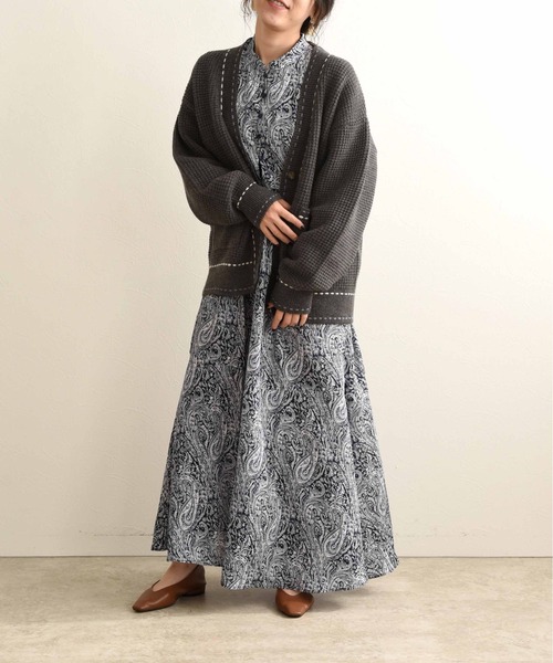 LHELBIE（レルビエ）の「ダブルステッチカーディガン（カーディガン/ボレロ・レディース・オフホワイト/ベージュ/ダークグレー・M）」の6枚目の写真