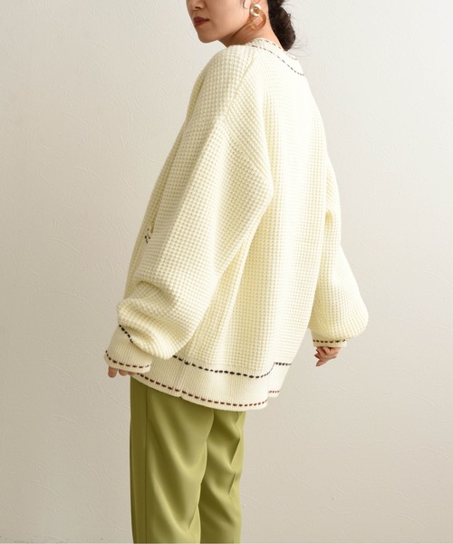 LHELBIE（レルビエ）の「ダブルステッチカーディガン（カーディガン/ボレロ・レディース・オフホワイト/ベージュ/ダークグレー・M）」の7枚目の写真